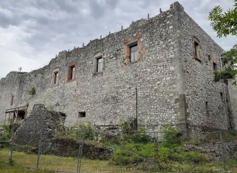Várgesztes Castle, Hungary